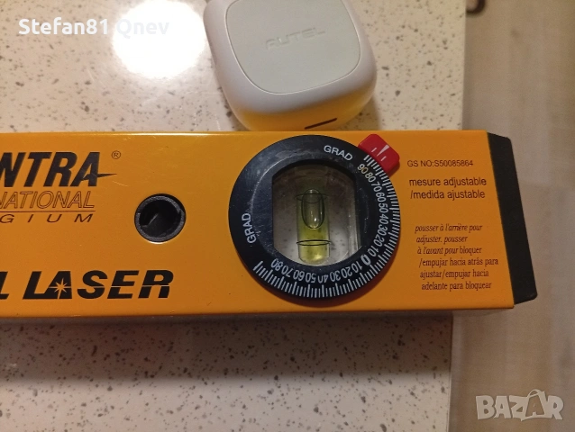 Нивелир с лазер и ъглово измерване 