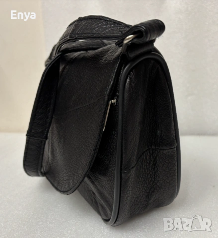 Малка черна чанта от естествена кожа, снимка 3 - Чанти - 54156935