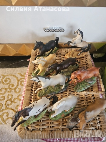 Порцеланови сувенири Коне , снимка 9 - Колекции - 52538384