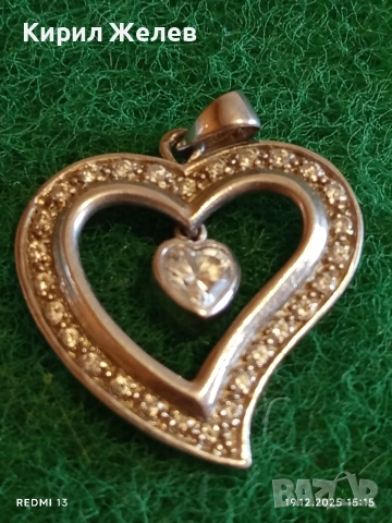 Романтична сребърна висулка във формата на сърце с инкрустирани кристали 31244