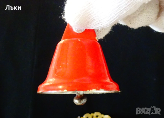 Камбанка,звънче с медено гласче. 