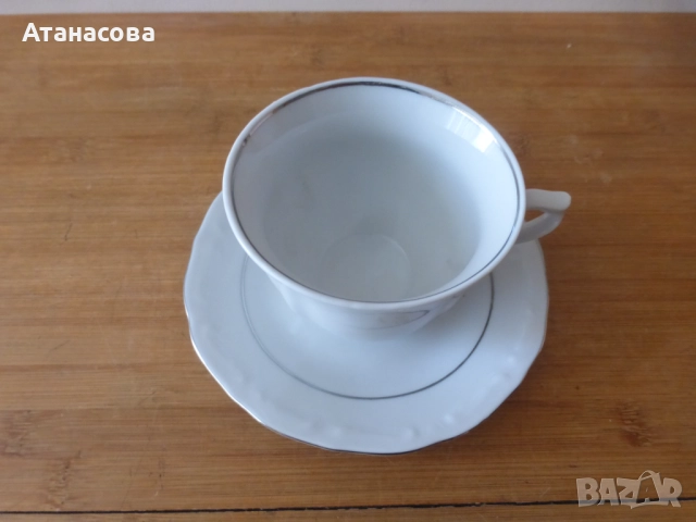 Български порцеланов сервиз за кафе Изида 1980 г, снимка 5 - Сервизи - 52975558