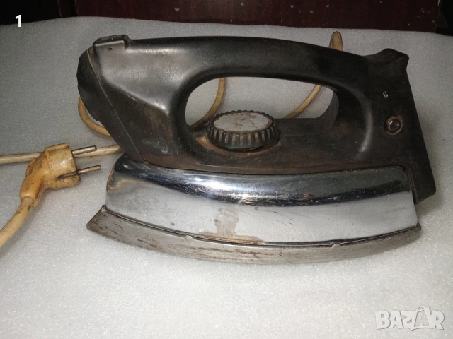 Стара руска ютия, снимка 2 - Антикварни и старинни предмети - 51332089