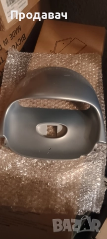 Каска над часовник от Peugeot/Пежо 206.