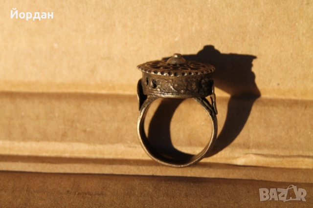 Възрожденски пръстен сачан