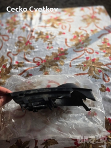 Решетка за ляв халоген на голф 5, снимка 2 - Части - 53677707