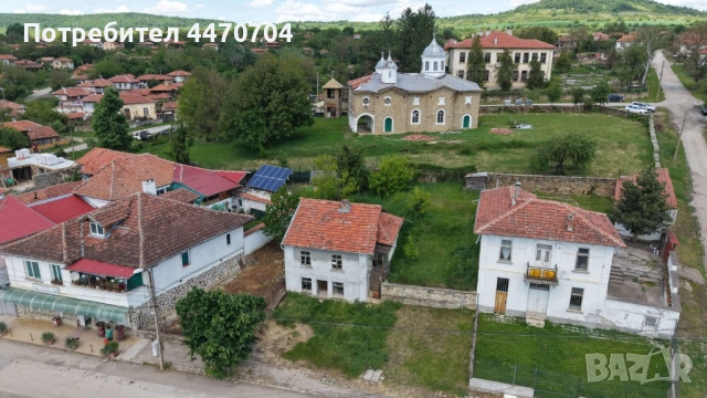 Двуетажна къща в центъра нас селото