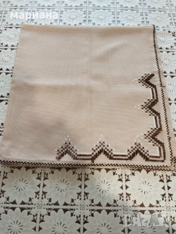 ръчно-бродирани карета 65/65см.