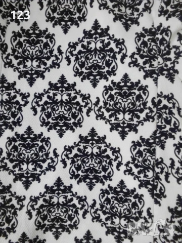 Спортно-елегантна немачкаща се рокля с кралски мотиви и оригнална горна част, снимка 3 - Рокли - 50648007