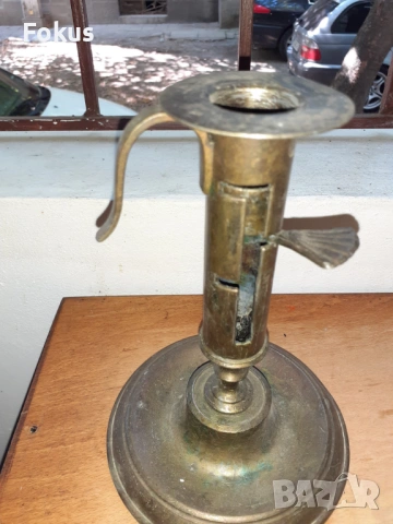 Стар бронзов свещник с механизъм за регулиране на свеща, снимка 3 - Антикварни и старинни предмети - 53273519