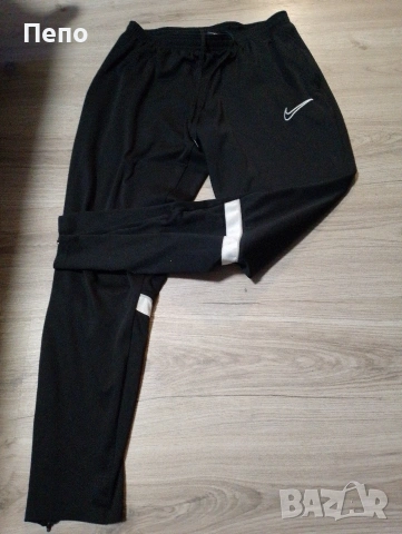 Долнище Nike, снимка 3 - Спортни дрехи, екипи - 53668406