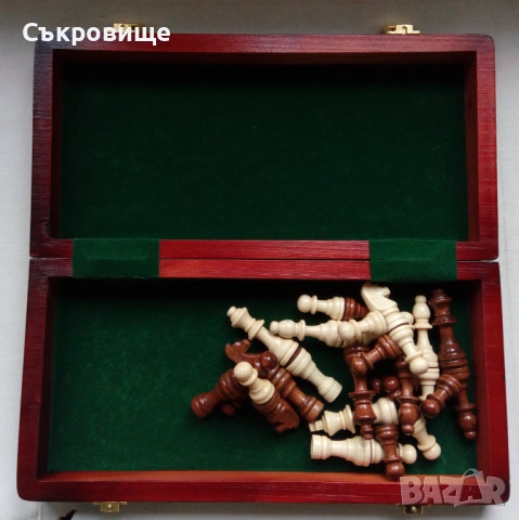 30 х 30 см сгъваем магнитен шах в дървена кутия с метални закопчалки и тапицерия вътре, снимка 7 - Шах и табла - 53398371