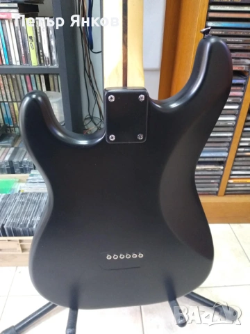  Squier Stratocaster Custom, снимка 8 - Китари - 53131167