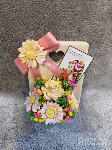 Ръчно изработена дървена дъска с керамични цветя 🌸, снимка 3 - Декорация за дома - 53711262