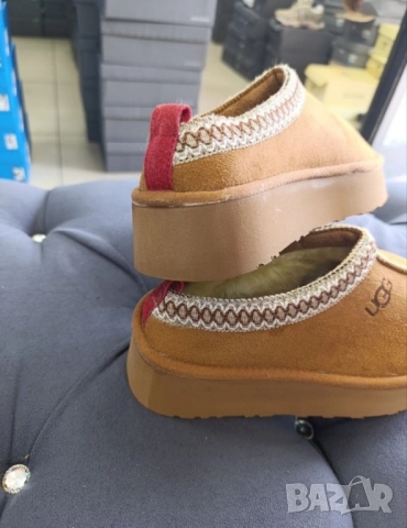 пантофи UGG, снимка 2 - Пантофи - 51960709