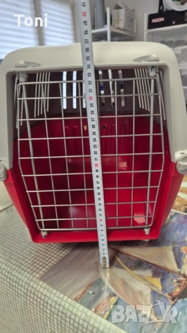 Клетка и тоалетна за котка