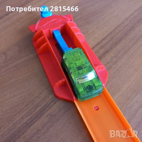 HOT WHEELS и BURAGO- 2 бр. Писти оригинал, снимка 11 - Коли, камиони, мотори, писти - 46330474