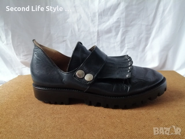 № 37 Дамски обувки естествена кожа - лоуфъри с пискюли, капси, тик-так копчета, снимка 2 - Дамски ежедневни обувки - 53143229