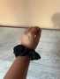 Сатенено черно скрънчи тип текстилен ластик за коса  🖤, снимка 3