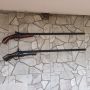 две декоративни кремъчни пушки ..пищови револвери сабии 