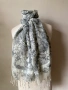 Бял шал със сиви флорални мотиви с лен, снимка 2