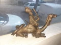 Стара бронзова статуетка на войн с камила фигура пластика, снимка 2
