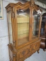 Витрина в стил Луи 15 с дърворезба и кристални стъкла, снимка 2