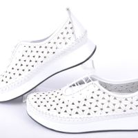 СЕЗОН'24! Бели дамски обувки с перфорация - Три цвята, снимка 2 - Дамски ежедневни обувки - 45093957