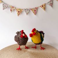 Петел и кокошка, ръчно плетени играчки за великденска декорация, снимка 3 - Декорация за дома - 45250220