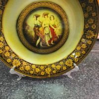 Италиански стъклени чинии с "Трите Грации", снимка 1 - Чинии - 45025876