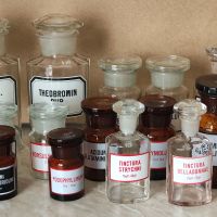 Стари аптекарски шишета - 14 бр., снимка 1 - Антикварни и старинни предмети - 45693758