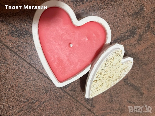 Ръчно изработен Подарък Сърце от Акрилна Смола със Соев Восък – Бяло със Златист акцент, снимка 8 - Ръчно изработени сувенири - 52908214