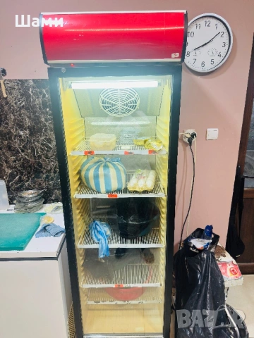 Хладилна витрина вертикална