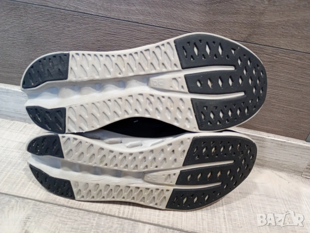 On Cloud мъжки маратонки за бягане номер 42,5 стелка 27 см , снимка 4 - Спортни обувки - 53153073