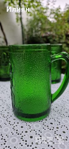 Винтидж зелени стъклени чаши за бира  с изображение на викингски воин., снимка 2 - Чаши - 46475749