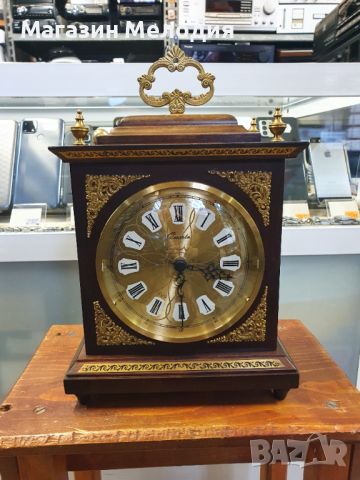 Старинен дървен часовник. Каретен часовник. В отлично техническо и визуално състояние. Работи отличн