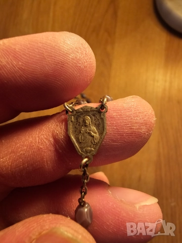 Стара молитвена броеница с кръст разпятие богородица и Исус Христос  и лилави  кристали за да те п, снимка 3 - Антикварни и старинни предмети - 51799393