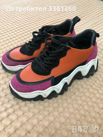 Дамски спортни обувки