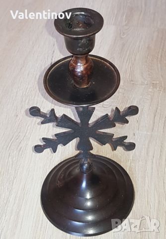 Два старинни метални свещника , снимка 2 - Антикварни и старинни предмети - 45568341