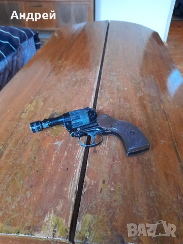 Стар капсов пистолет Mondial