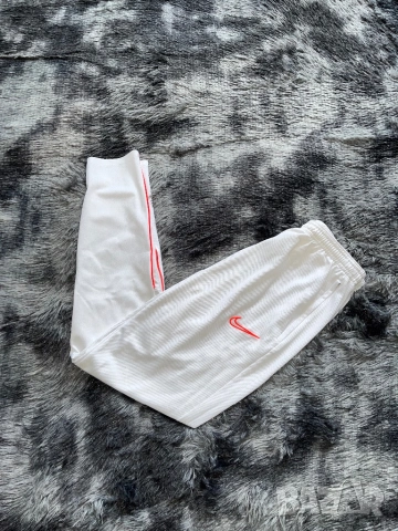 Бял спортен анцуг Nike Dri-fit 