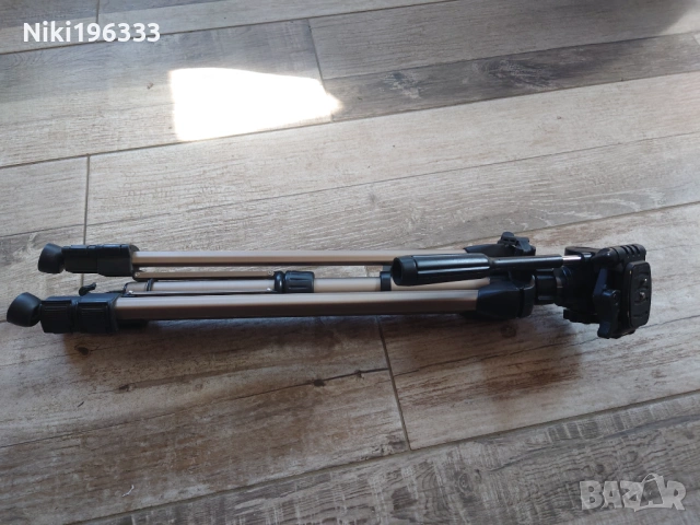 Продавам качествен и стабилен статив за фотоапарат или камера на марката Hama., снимка 7 - Чанти, стативи, аксесоари - 53704731