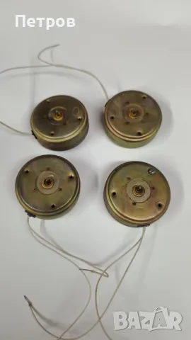 Продавам български двигател / моторче  АС 220 V , 50 Hz 275 оборота в мин.