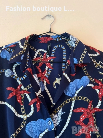 Дълга сатенена ефирна рокля с морски десен в тъмно син цвят M / L размер на марката Calliope 👗👗👗, снимка 7 - Рокли - 52052140