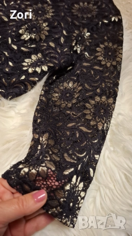 УНИКАЛНО КРАСИВА черна дантелена рокля на златисти цветя, снимка 4 - Рокли - 52585323