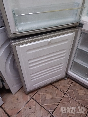Иноксов комбиниран хладилник с фризер Миеле Miele Made in Germany с две години гаранция!, снимка 3 - Хладилници - 52543997