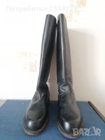 Стари военни ботуши, кожа гьон, перфектни, неупотребявани. 