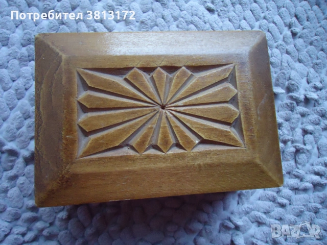 дървена кутия