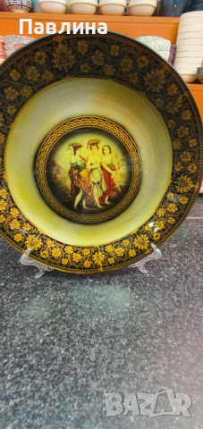 Италиански стъклени чинии с "Трите Грации", снимка 1 - Чинии - 45025876
