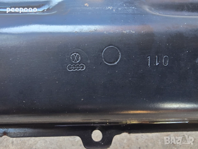 Оригинална основа предна броня за Фолксваген Голф 4, снимка 2 - Части - 51475542